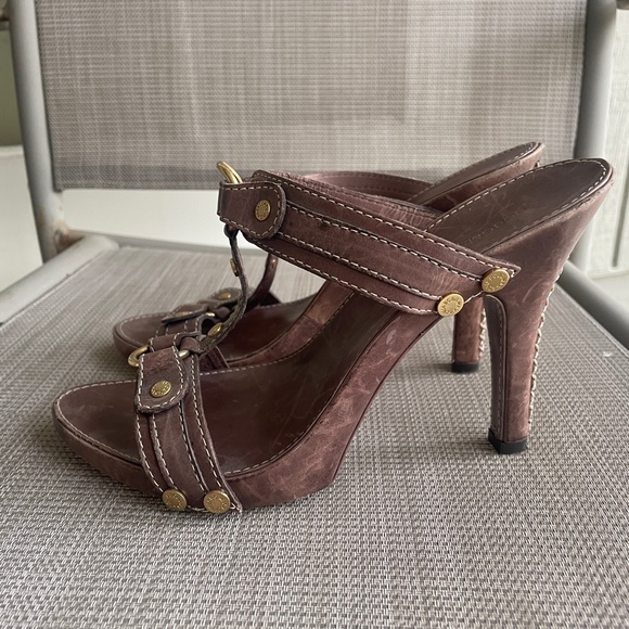 BCBG MaxAzria Brown Leather Slides Sandals Heels - Picture 2 of 10